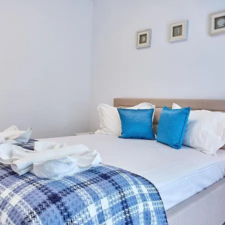 Atlantis By Alz Navodari